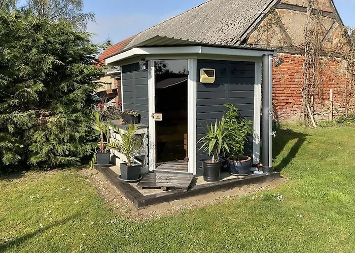 With 2 Bedrooms Semesterbostad