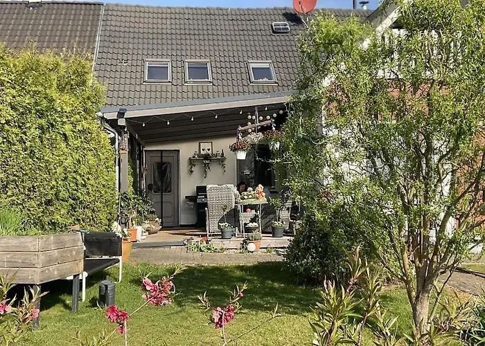 With 2 Bedrooms Semesterbostad Neu Schloen